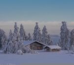 冬、雪、小屋
